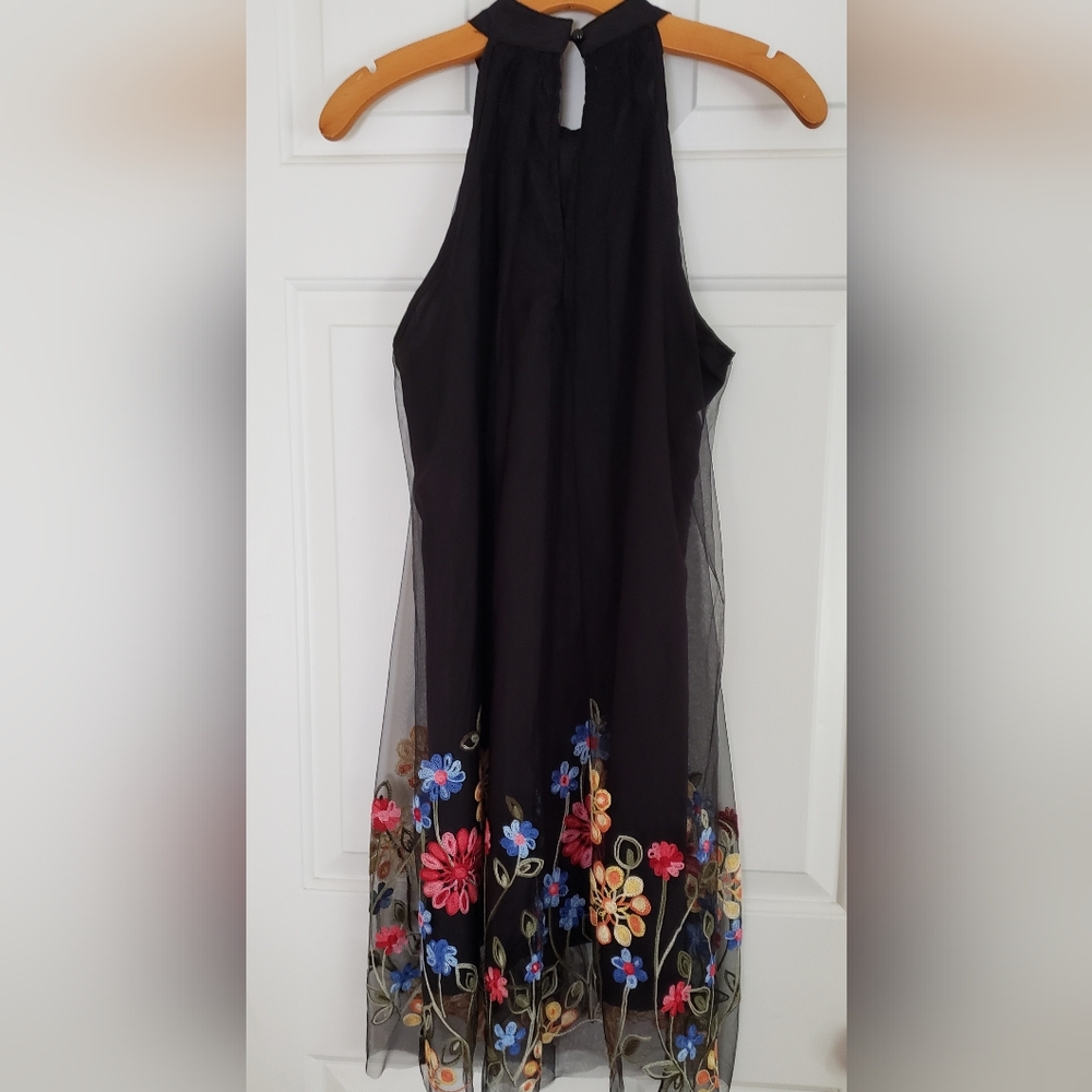 Stylish Mesh Overlay Swing Dress With Embroidered Flowers - Picture 6 of 8